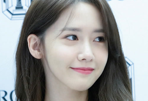 Im Yoon-ah (born May 30, 1990), Professionally known as Yoona, a South Korean singer and actress. She debuted as a member of girl group Girls' Generation (and later its subgroup Girls' Generation-Oh!GG) in August 2007. Yoona made her breakthrough after her starring in television series You Are My Destiny (2008).