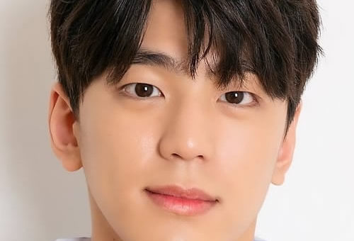 Kim Min-kyu (born December 25, 1994) is a South Korean actor. He gained fame after starring in drama series Queen: Love and War (2019), Backstreet Rookie (2020), Snowdrop (2021) and Business Proposal (2022) and film The Five (2015), Chasing (2016) and The Battle of Jangsari. He also appeared in the variety program Crime Scene Season 3.