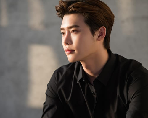 Lee Jong-suk (born September 14, 1989) is a South Korean actor and model. He debuted as a runway model in 2005. Lee gained popularity after his role in in School 2013 (2012). He gained public attention for his roles in I Can Hear Your Voice (2013), Pinocchio (2014), W (2016), While You Were Sleeping (2017), and Romance Is a Bonus Book (2019).