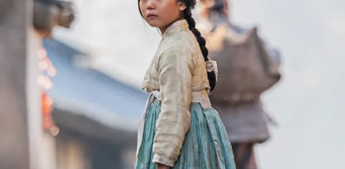 Yu-Na (born July 18, 2011) is a South Korean child actress. She is also known as Jeon Yu-Na. She rose to fame after her role in a American drama television serie "PACHINKO" (2022) and Green Mothers' Club (2022).