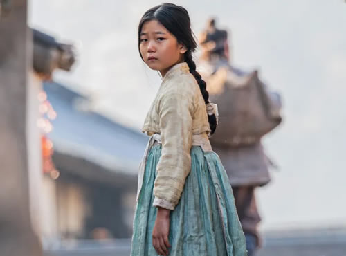 Yu-Na  (born July 18, 2011) is a South Korean child actress. She is also known as Jeon Yu-Na. She rose to fame after her role in a American drama television serie "PACHINKO" (2022) and Green Mothers' Club (2022).