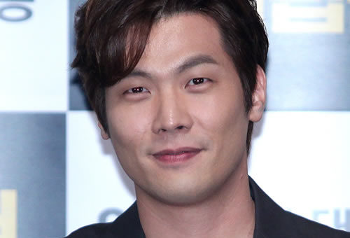 Choi Daniel ( born February 22, 1986) is a South Korean actor, model and DJ. He gained popularity after starring in dramas like High Kick Through the Roof (2009), School 2013 (2013), Jugglers (2017) and The Ghost Detective (2018). His films like Cyrano Agency and The Beast. Choi is also a DJ on KBS 2FM since 2013.