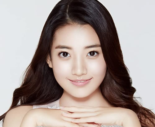 Jung Da-bin ( born April 17, 1995), is a South Korean actress. She debuted as a model for Baskin-Robbins in 2003. She gained popularity as an actress when starred in Wonderful Life (2005), Il Ji-Mae: The Phantom Thief (2008), Melody of Love (2014), She Was Pretty (2015), and The Flower in Prison (2016).